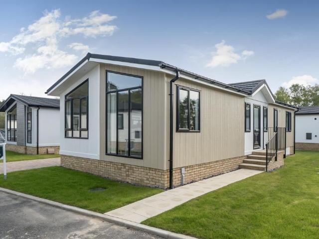 Park Home for sale in Limberlost, Upton