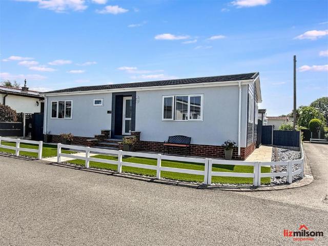 Park Home for sale in Coton in the Elms, Egginton