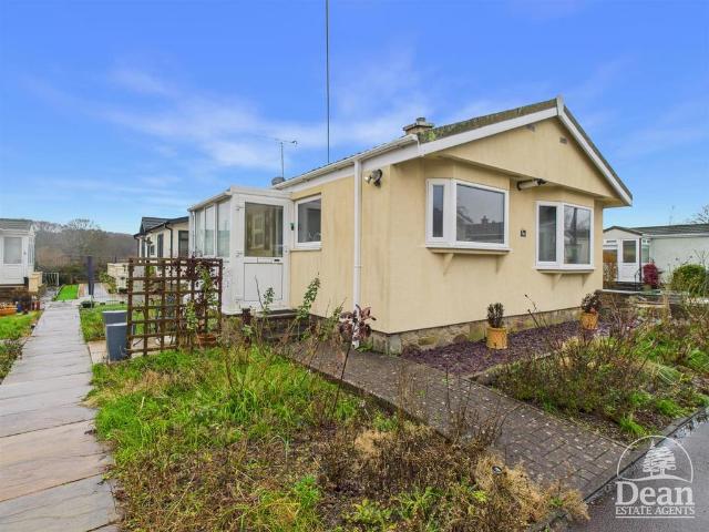Park Home for sale in Bromsberrow Heath, Gloucestershire
