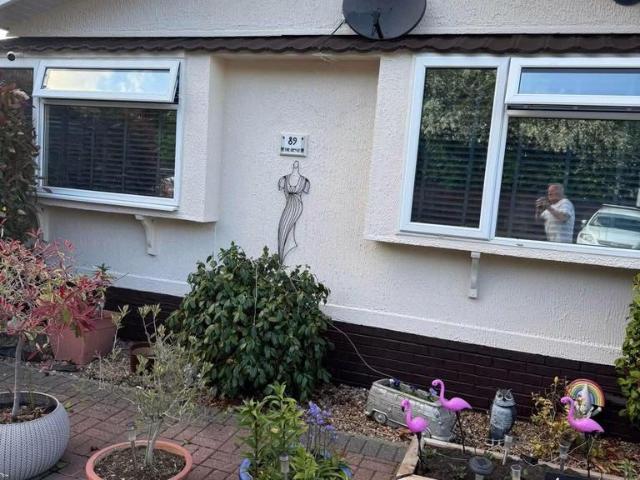 Park Home for sale in Slip End, Bedfordshire