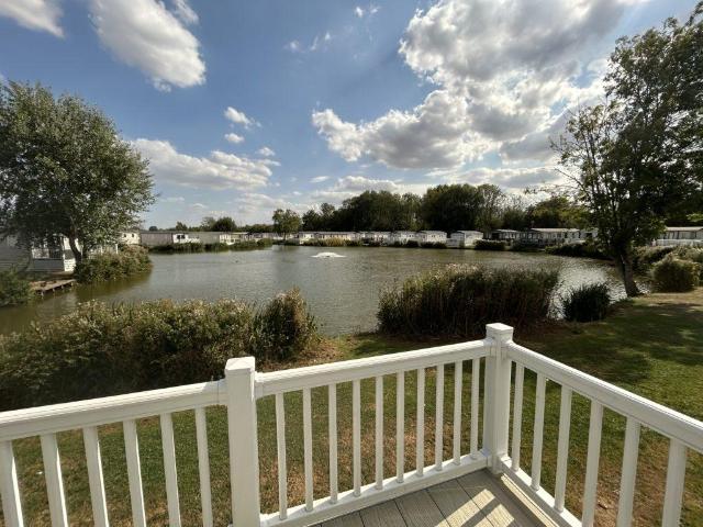 Park Home for sale in Fossebridge, Gloucestershire