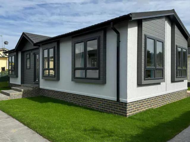 Park Home for sale in Pachesham Park, Surrey