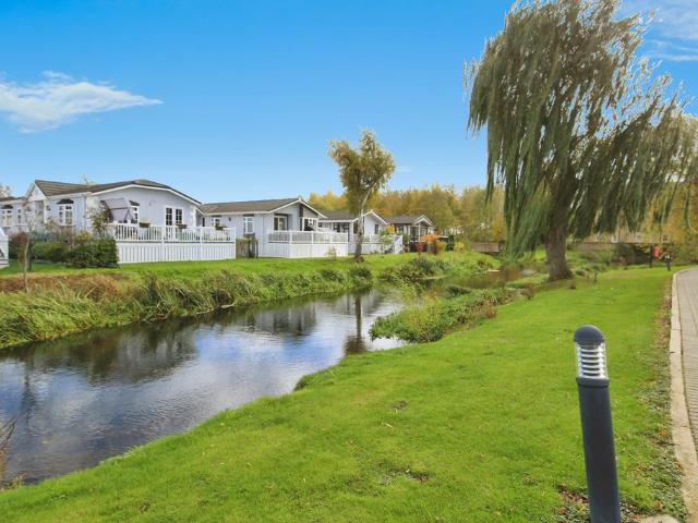 Park Home for sale in Yarwell