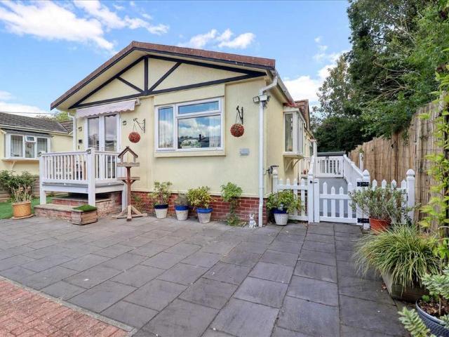 Park Home for sale in Dale Hill, Essex