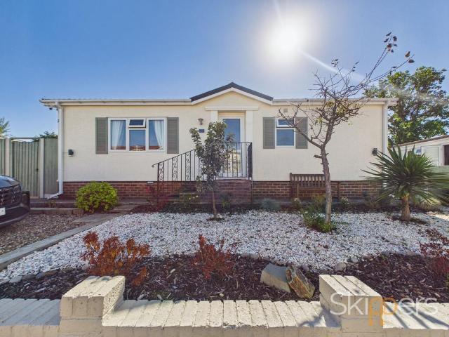 Park Home for sale in Shirkoak, Ashford