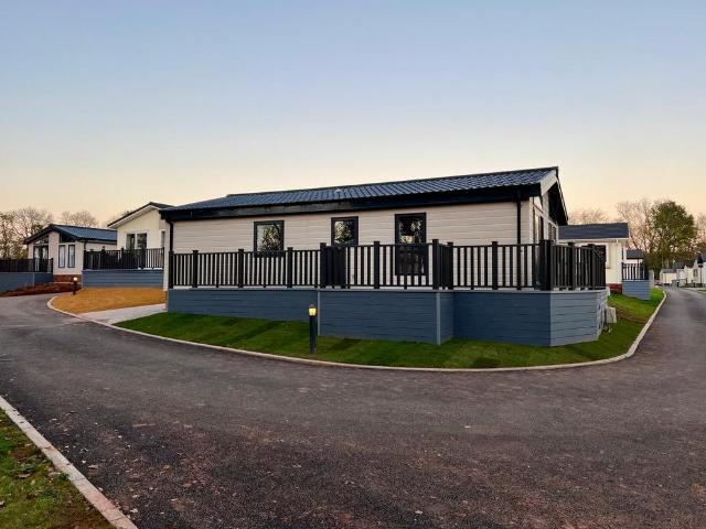 Park Home for sale in Fossebridge, Gloucestershire