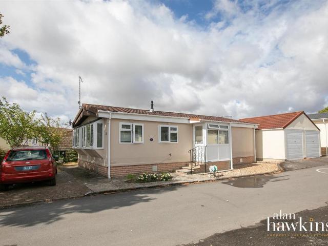 Park Home for sale in Bradenstoke, Wiltshire
