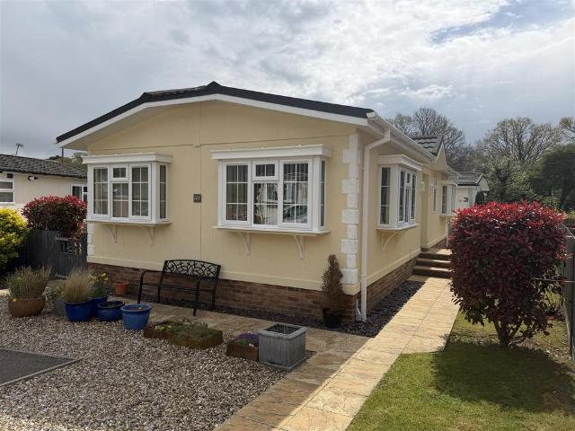 Park Home for sale in Slip End, Bedfordshire