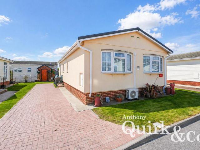 Park Home for sale in Canvey Island