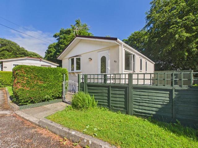 Park Home for sale in Charlesworth, East Midlands