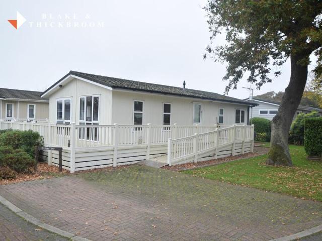 Park Home for sale in Dale Hill, Essex
