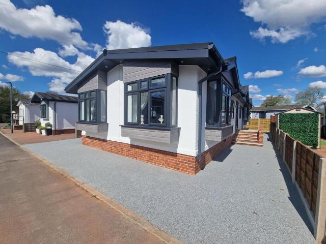 Park Home for sale in Woodford Green, Greater Manchester