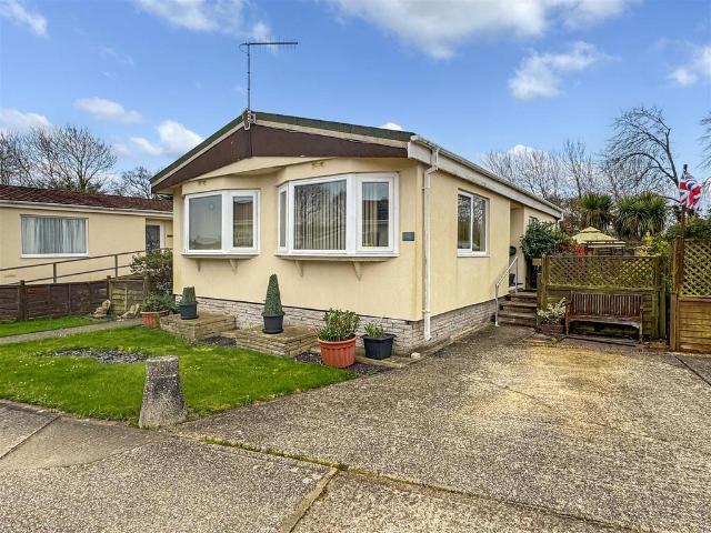 Park Home for sale in Aldingbourne, Clapham