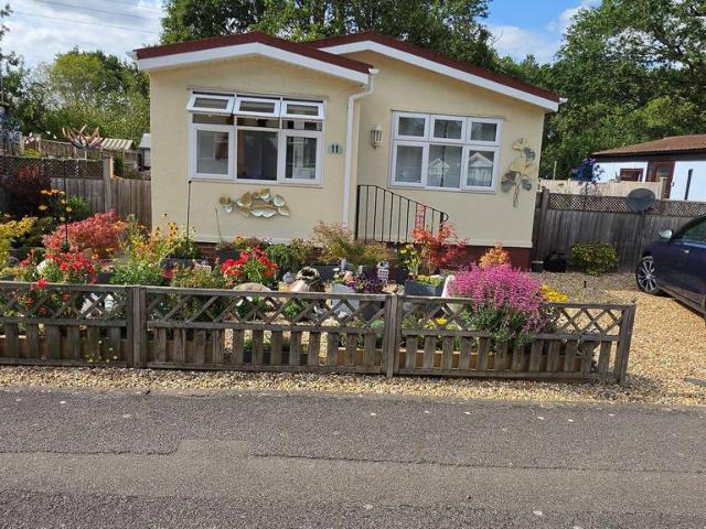 Park Home for sale in Finchampstead