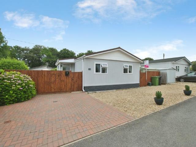 Park Home for sale in Shillingford, Berrick Salome