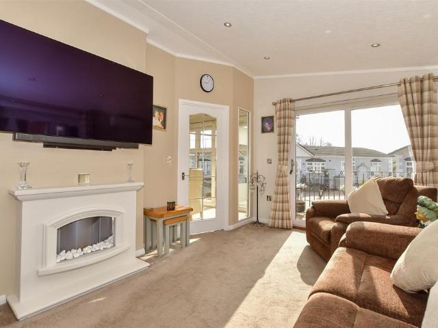 Park Home for sale in Midway, Kent