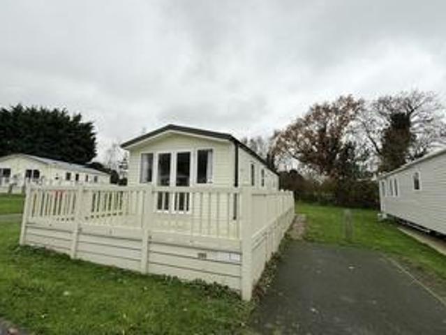 Park Home for sale in Stokesby, Norfolk