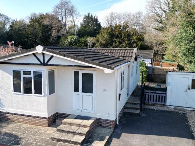 Park Home for sale in Box Hill Village, Pachesham Park