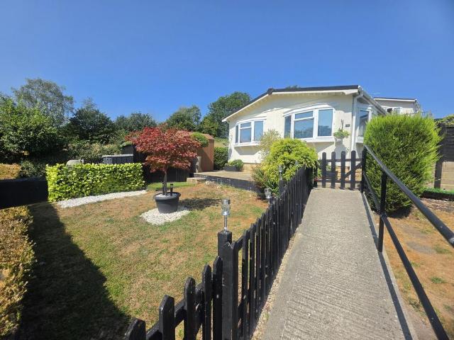 Park Home for sale in North Wroughton, Swindon