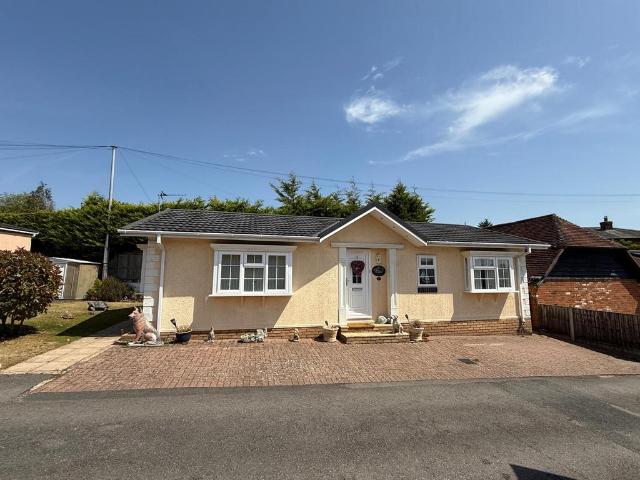 Park Home for sale in Chalfont St. Peter, Jordans