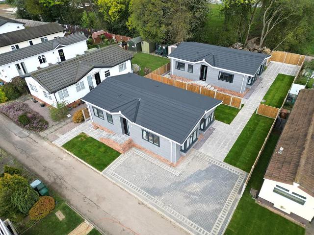 Park Home for sale in Batchworth, Hertfordshire