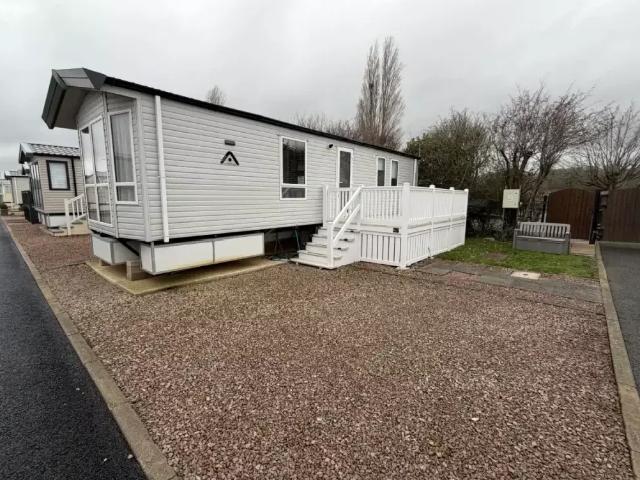 Park Home for sale in Stratford-upon-Avon, Alderminster