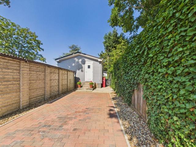 Park Home for sale in Biggleswade, Bedfordshire