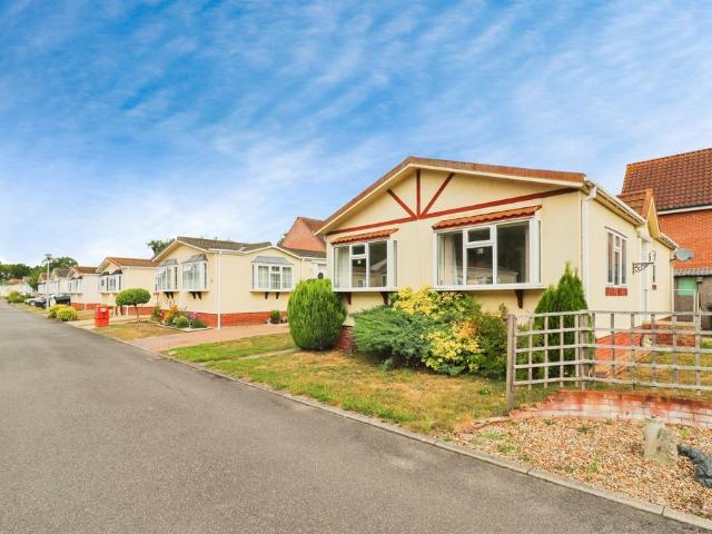 Park Home for sale in Diss, Burgh St Peter