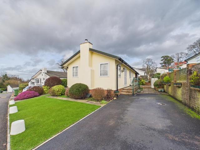 Park Home for sale in Box Hill Village, Pachesham Park