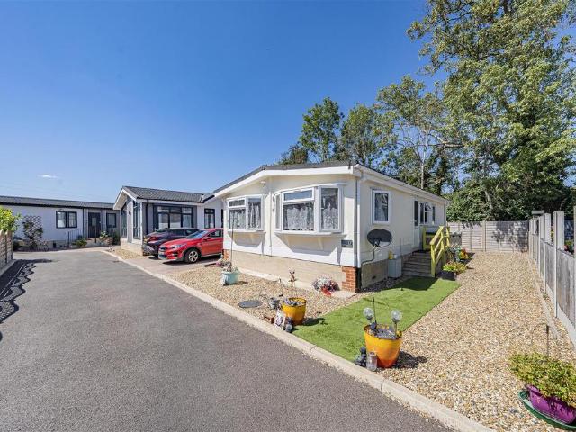 Park Home for sale in Cranbourne, Winkfield