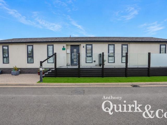 Park Home for sale in Canvey Island