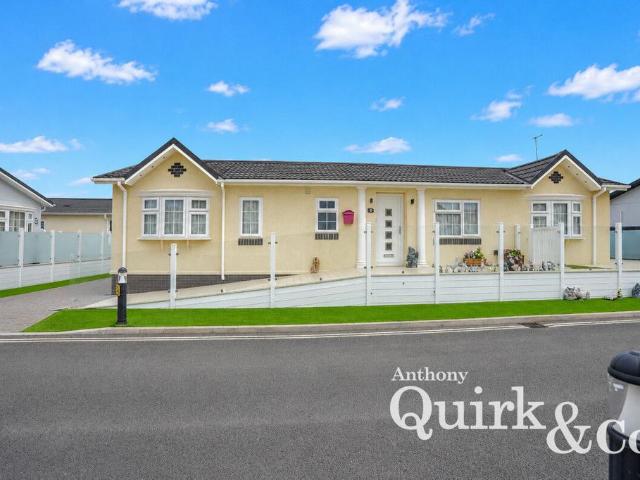 Park Home for sale in Canvey Island