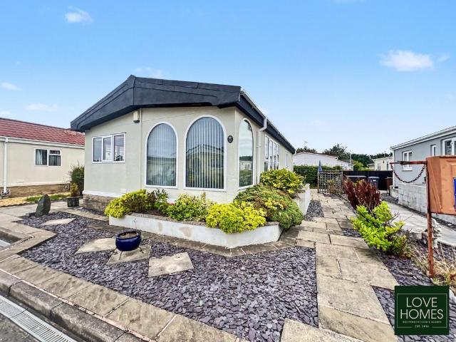 Park Home for sale in Peel Hill, Lancashire