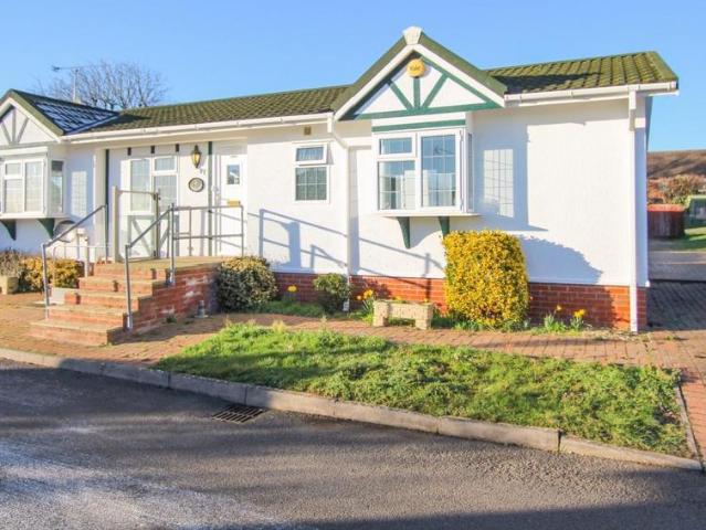 Park Home for sale in Leighton-Linslade, Leighton Buzzard