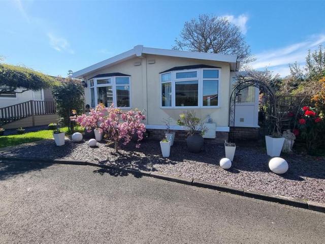 Park Home for sale in Bromsgrove, Worcestershire