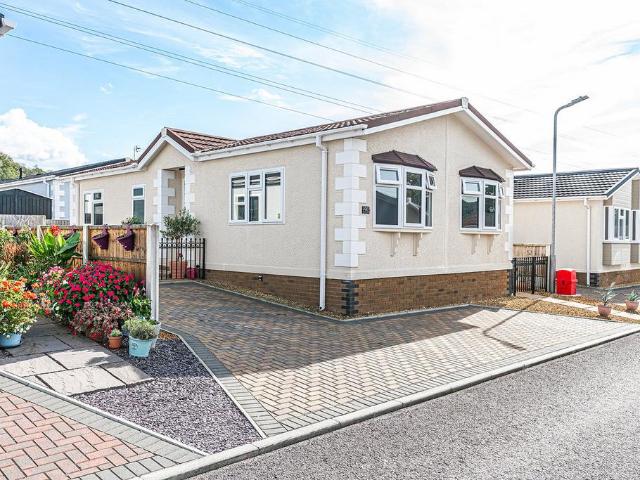 Park Home for sale in Pontypridd, Wales