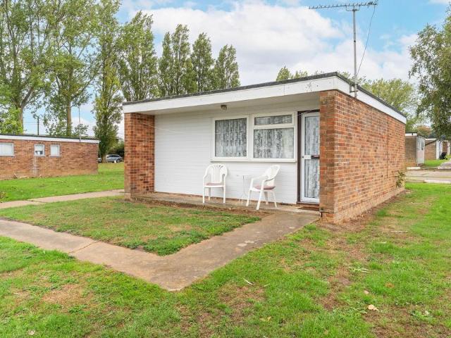 Park Home for sale in Stokesby, Norfolk