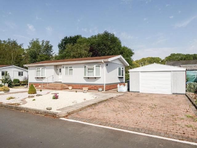 Park Home for sale in Barton In Fabis, East Midlands