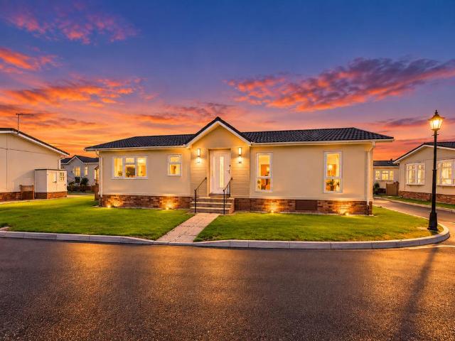 Park Home for sale in Newlands, Castle Point