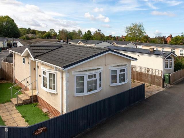 Park Home for sale in Berrick Salome, Oxfordshire