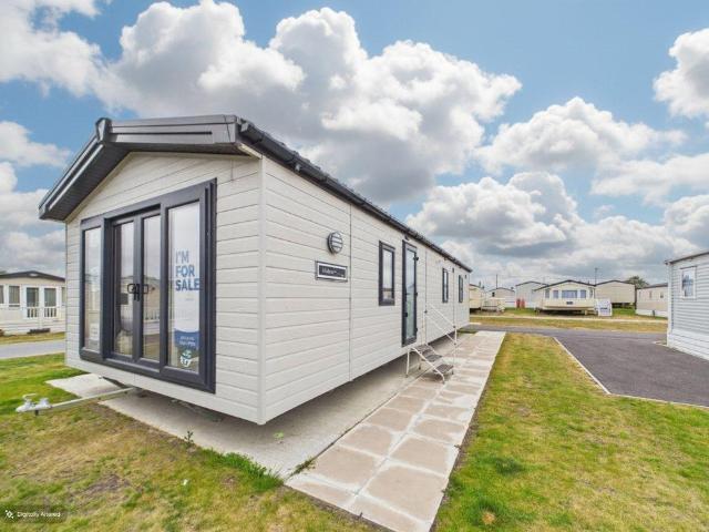 Park Home for sale in Felixstowe, Eastbridge