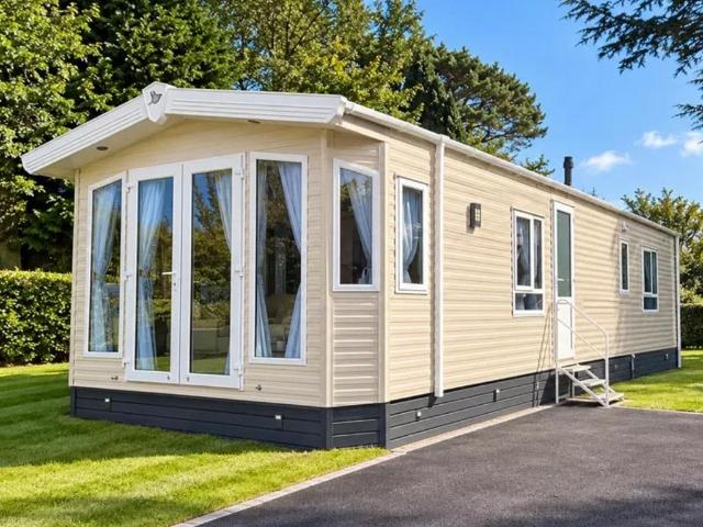Park Home for sale in Hawksworth, Leeds