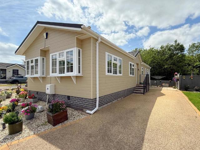 Park Home for sale in Welford on Avon CP, Alderminster