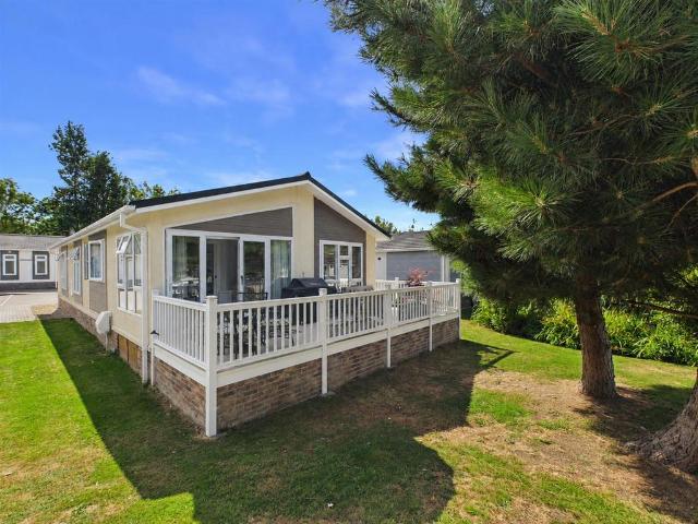 Park Home for sale in Alderminster, Warwickshire