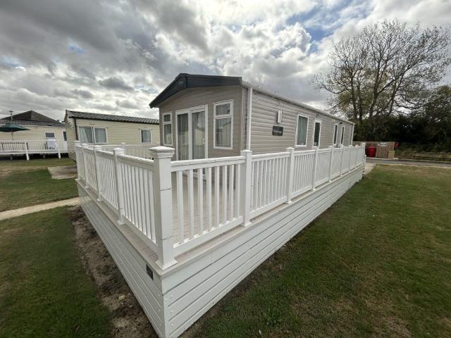 Park Home for sale in Fossebridge, Gloucestershire