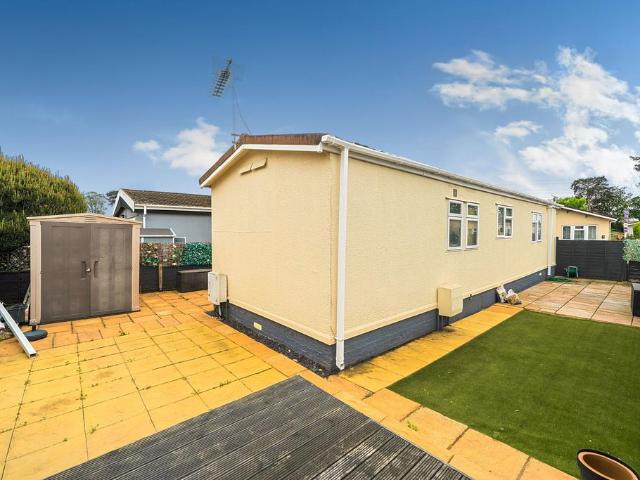 Park Home for sale in Wexham, George Green