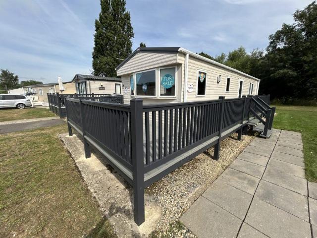 Park Home for sale in Fossebridge, Gloucestershire