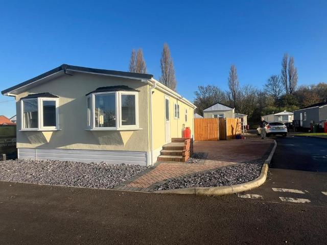 Park Home for sale in Charnwood Homes Estate, Flixborough