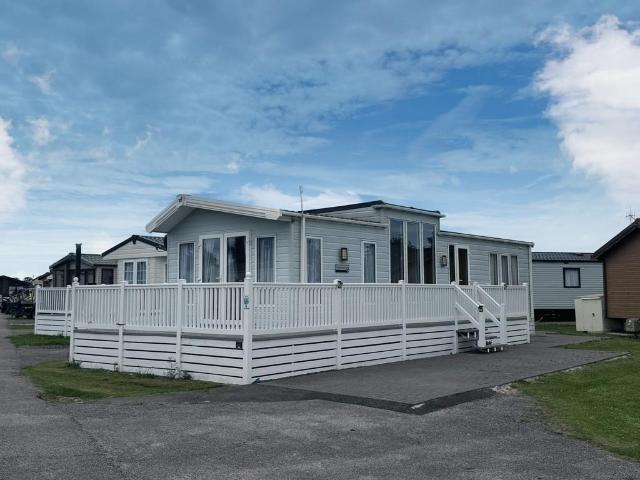 Park Home for sale in Littlecote, West Sussex