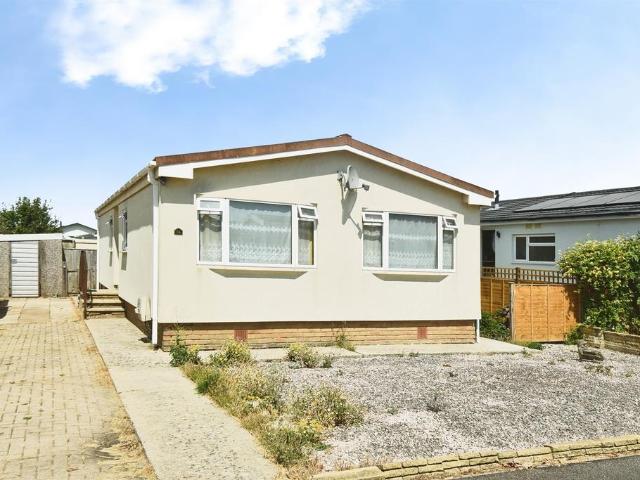 Park Home for sale in Lechlade, Fossebridge